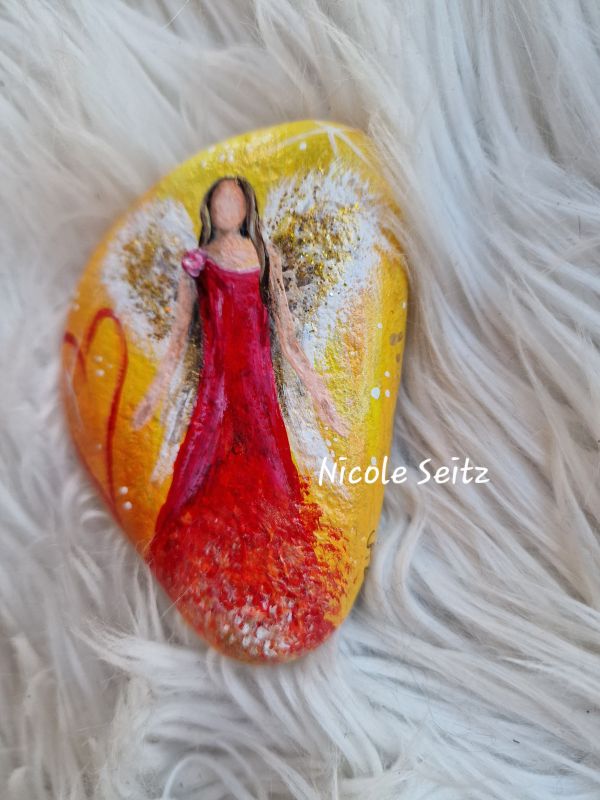 Herzensengel auf Stein gemalt * 9 x 6,5 x 2 cm * Rot-Orange-Gelb
